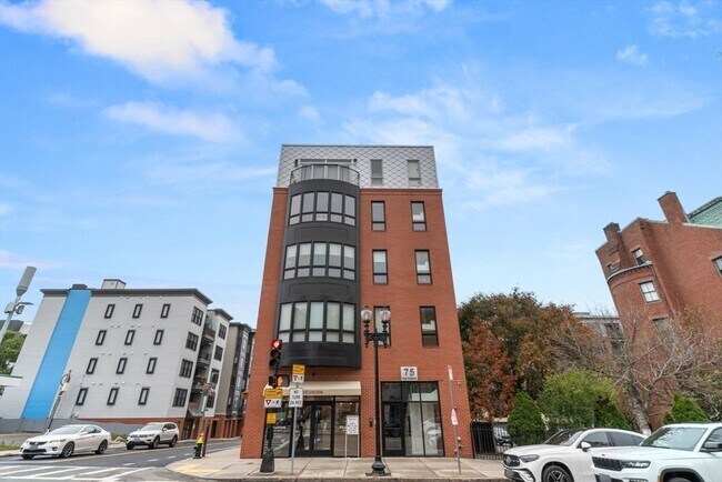 Building Photo - 75 W Broadway