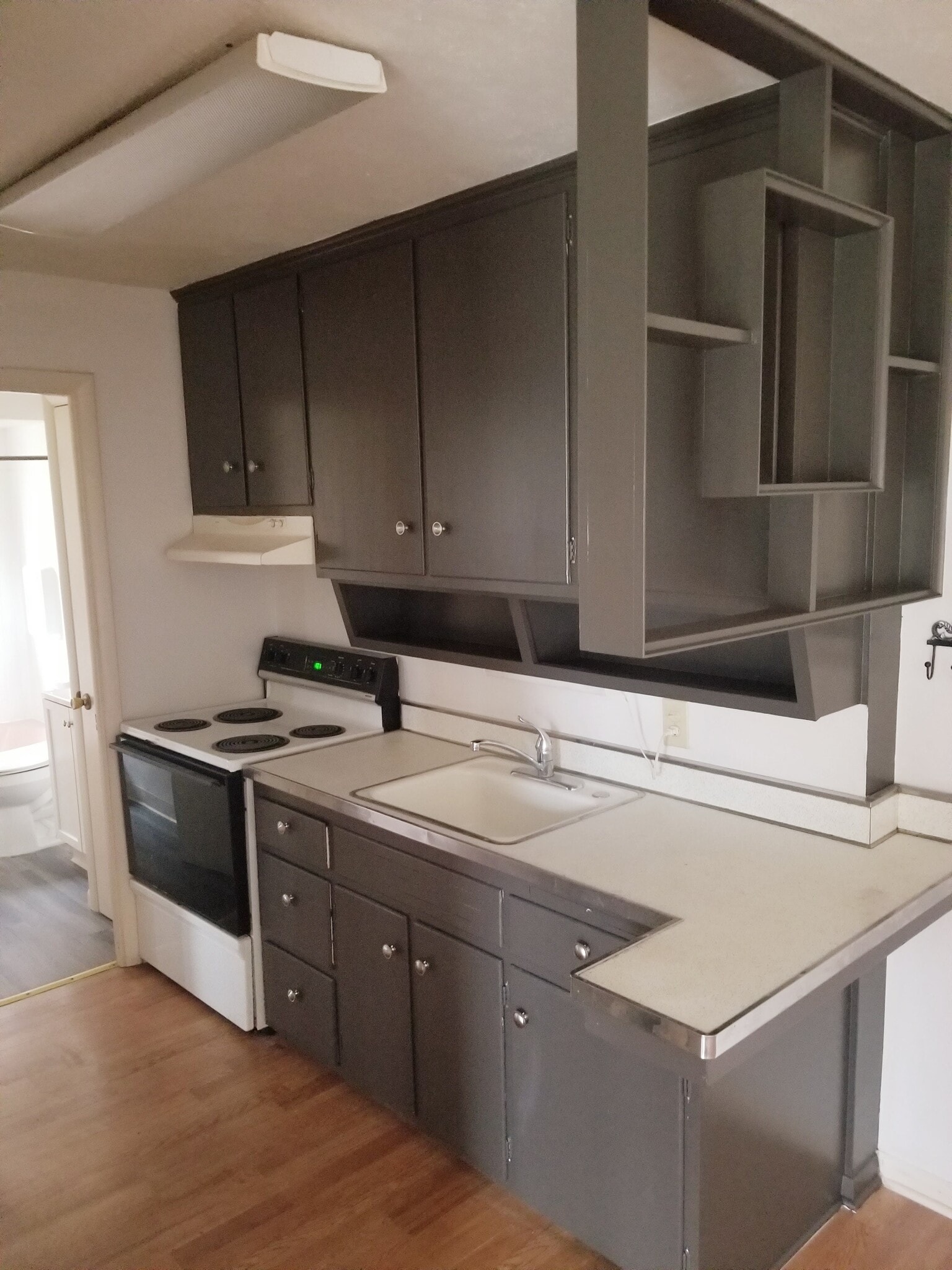 Building Photo - Kamms Premiere Apartments