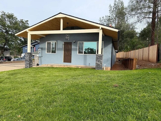 Building Photo - Fully Renovated 3 Bed / 2 Bath Home | 2-Car Garage | Move-In Ready