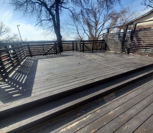 Building Photo - Call Peggy 501 676 1758