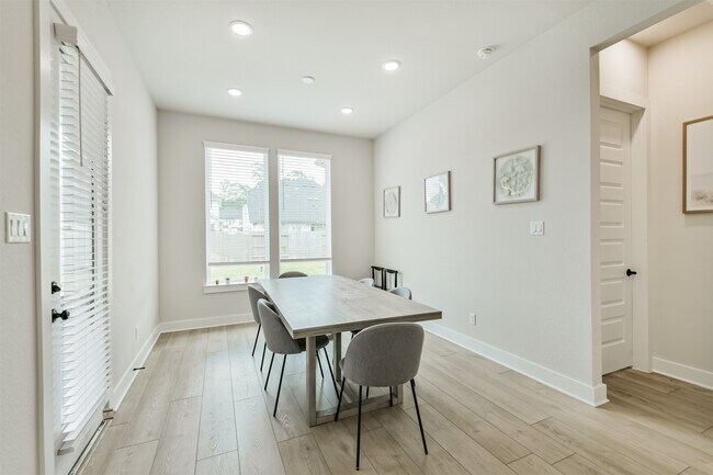 Building Photo - 9243 Trimble Lndg Dr