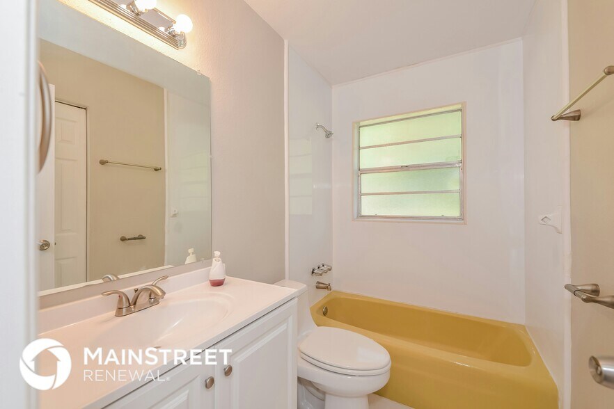 Building Photo - 2006 4th Ave W