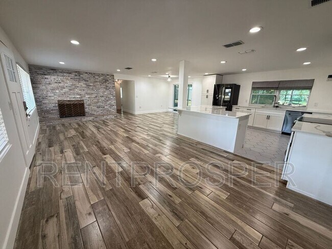 Building Photo - 1130 W Lake Brantley Rd