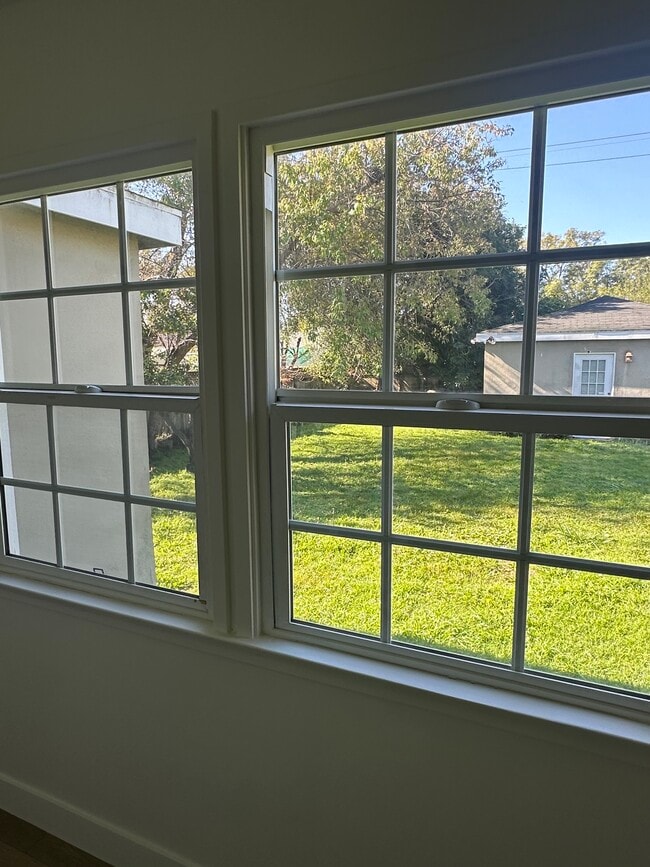 Building Photo - 2303 Amherst Ave