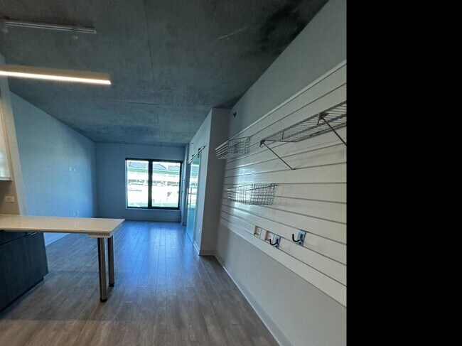 Building Photo - 1 bedroom in Chicago IL 60613