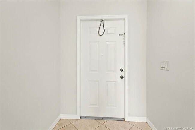 Building Photo - 517 SW College Park Rd