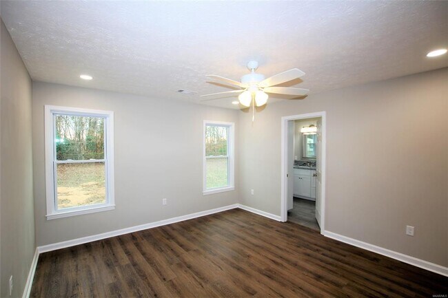 Building Photo - 213 Ross Rd