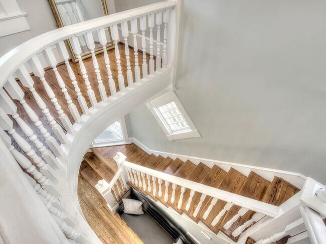 Building Photo - 3 Bedrooms, 2 Bathrooms - Home close to Downtown Rome!