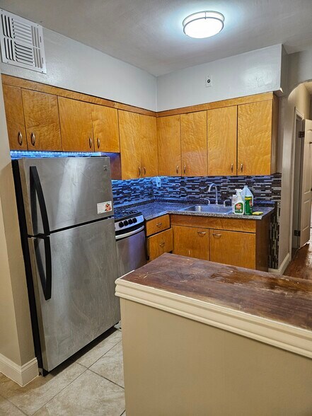 Building Photo - 1648 E 55th St