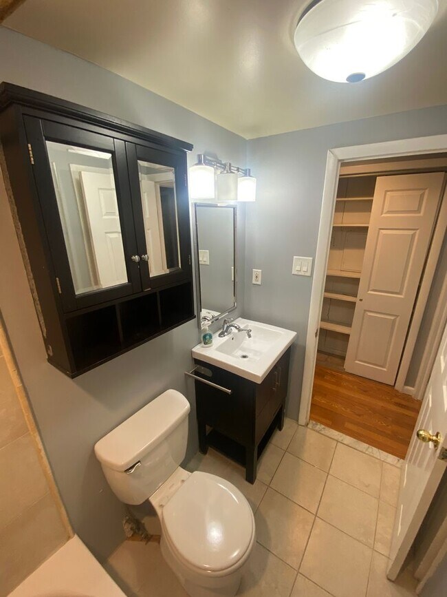 Building Photo - 233 S State Rd