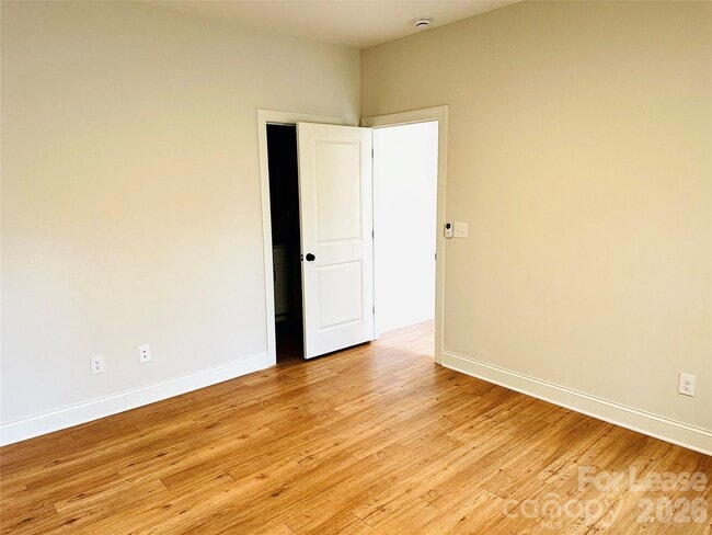 Building Photo - 521 N Linwood Ave