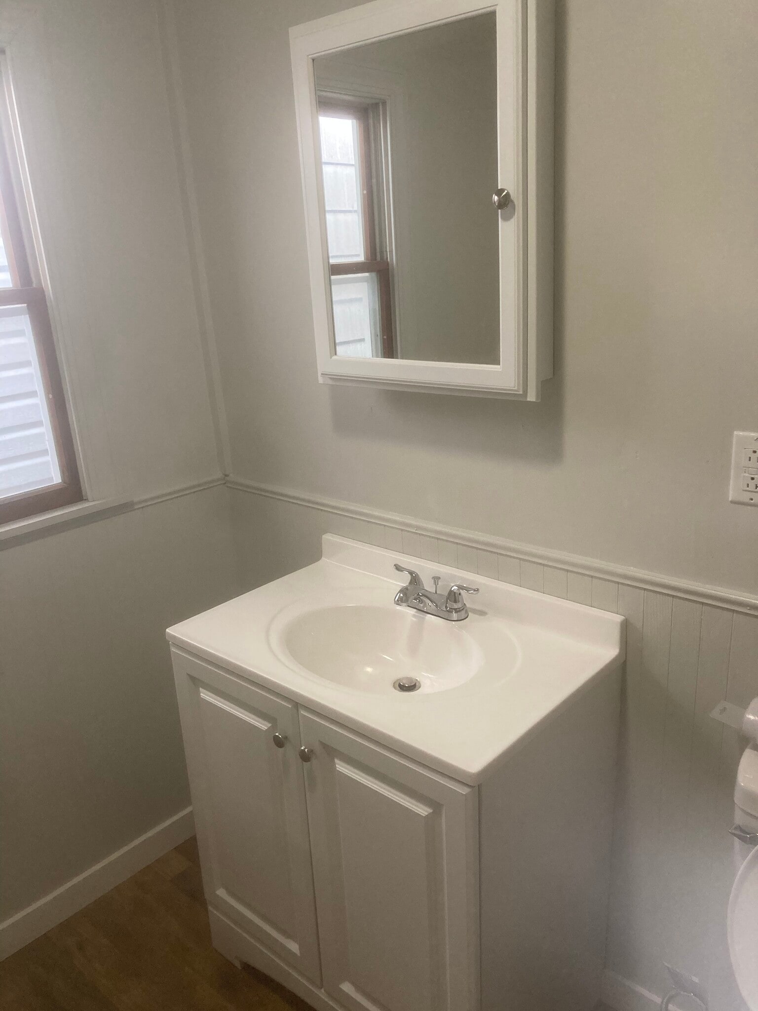 Bathroom1 - 533 Jackson Ave