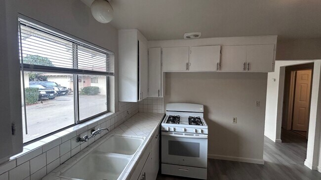 Building Photo - Water, Sewer Included