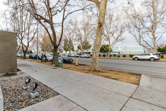 Building Photo - 899 Morrison Park Dr