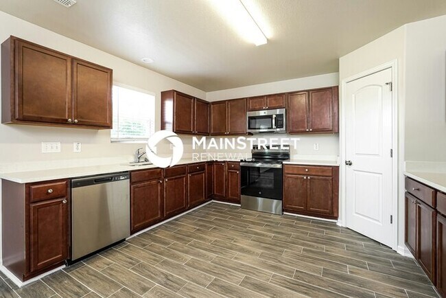 Building Photo - 4 Bedroom Pet-Friendly Home in GREENSBORO,...