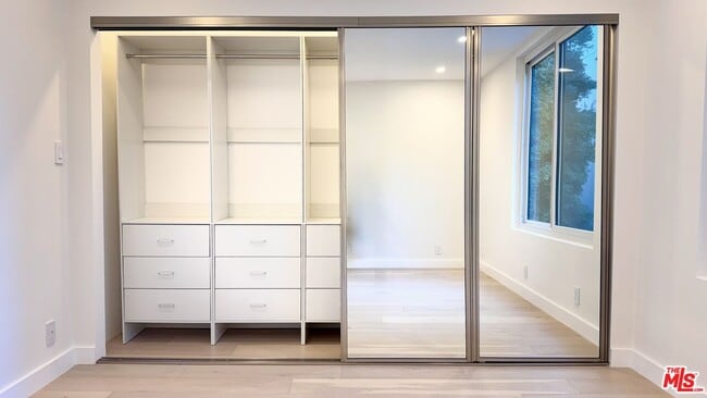 Building Photo - 414 N Palm Dr