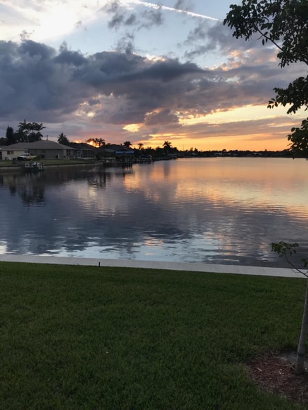 Building Photo - 546 SE 5th Ave