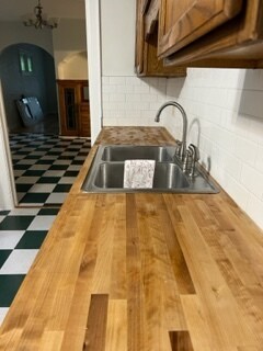 Building Photo - 822 E Auer Ave