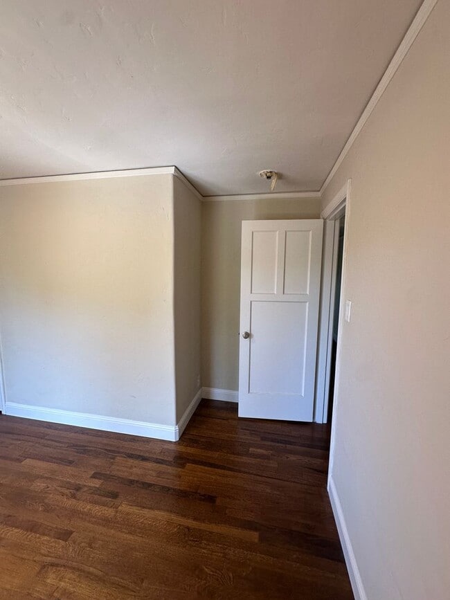 Building Photo - 49-1405