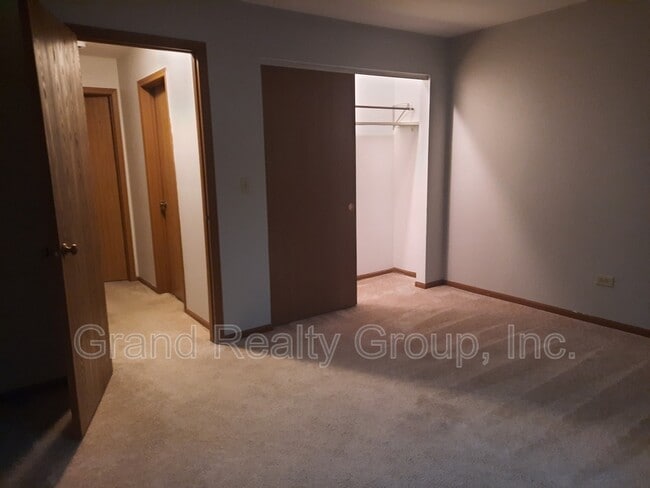 Building Photo - 583 Anita Ave