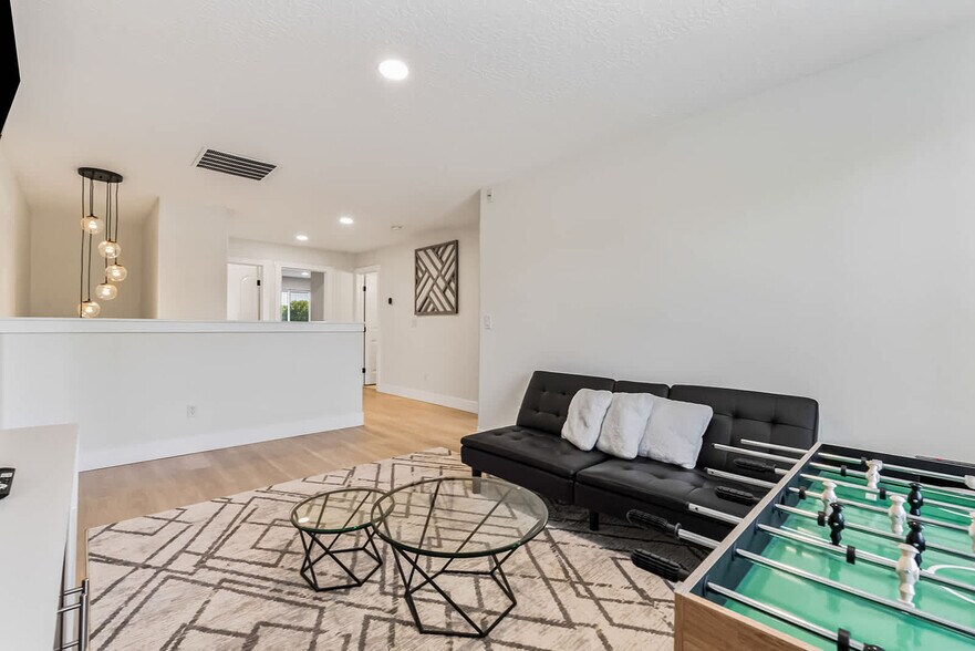 Primary Photo - 4061 E Arch Dr