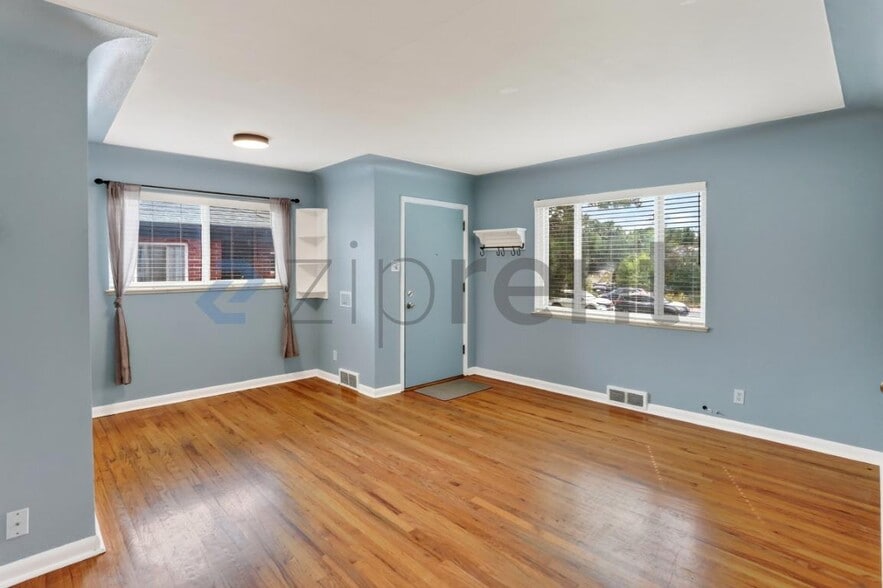 Building Photo - Unit