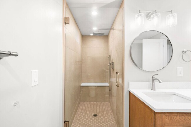 Building Photo - Remodeled 4BD, 3.5BA Home in South Park Hill with 2-Car Garage