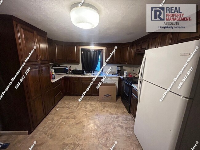 Building Photo - 3 Bedroom Single Family Home Downtown Nashua - Get $500 off first month's rent