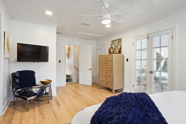 Building Photo - 1804 Pass a Grille Way
