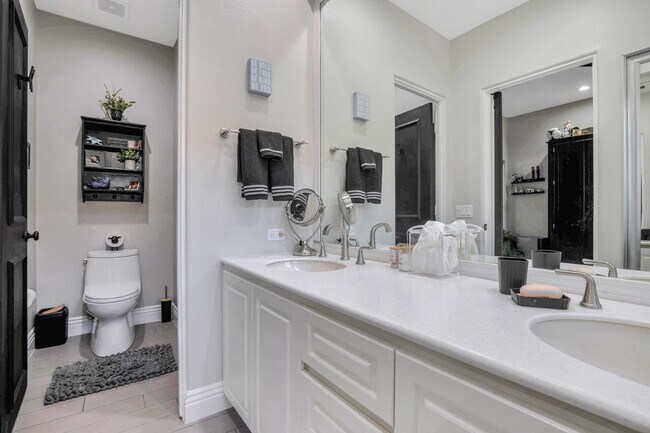 Building Photo - 860 Mission Creek Dr