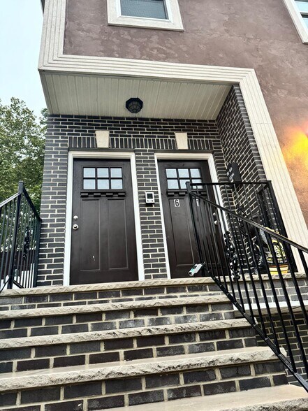 Building Photo - 61 N Grove St