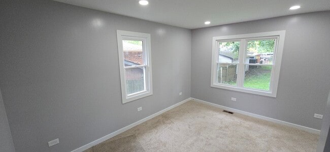 Building Photo - 15407 Kenton Ave
