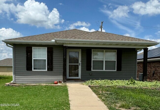 Primary Photo - 2224 S Virginia Ave