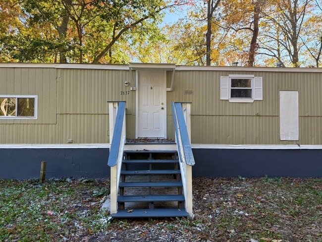 Building Photo - Spacious 2 bed, 1.5 bath Home FOR RENT in Commercial Twp $1450