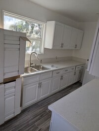 Building Photo - ??Newly Remodeled1 Bed / 1 Bath Apartment ...