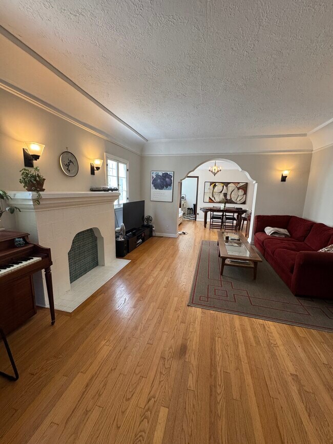 Building Photo - 341 N Curson Ave