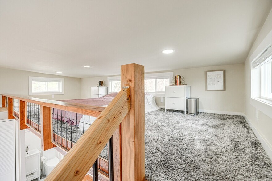 Building Photo - 1142 Temple Dr