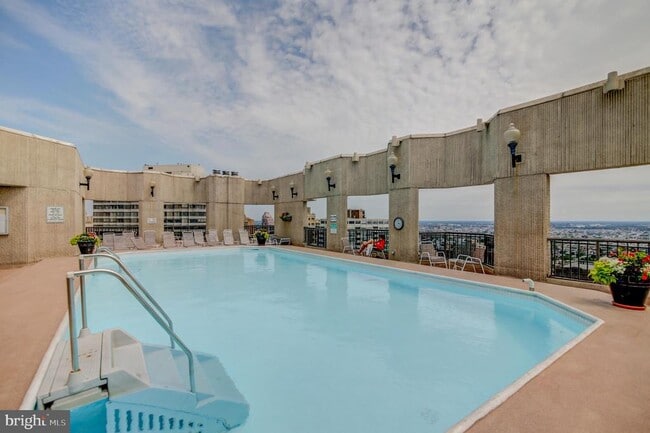 Building Photo - 2020 Walnut St