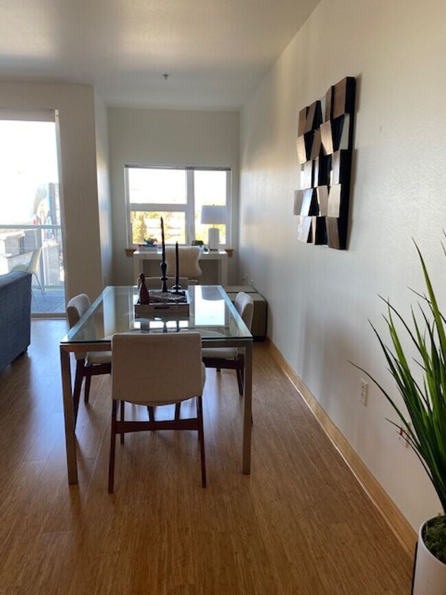Building Photo - Luxury Fully Furnished Condo Downtown Salem Is Available
