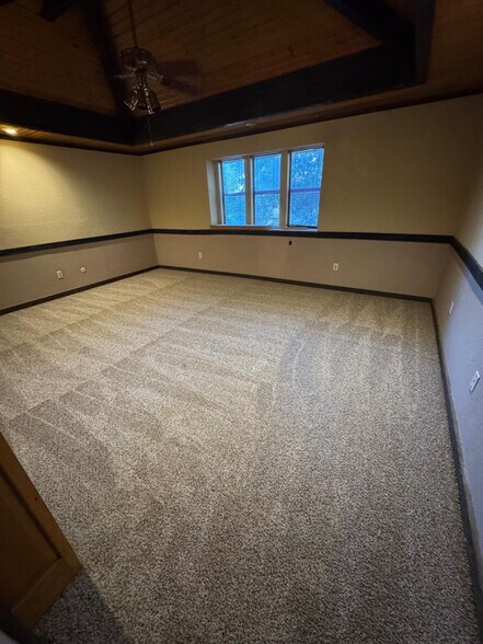 Building Photo - 3622 Green Hollow Dr