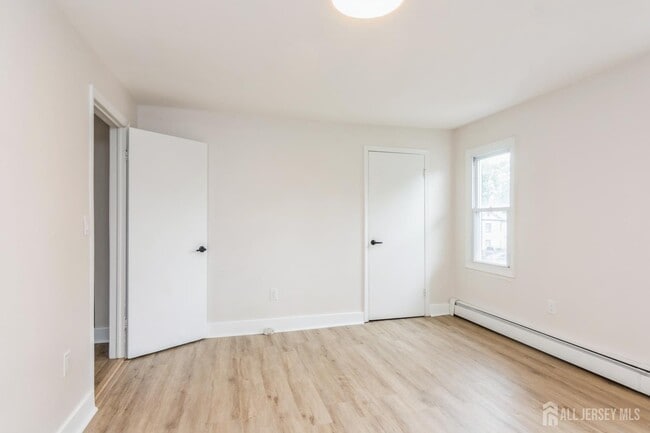 Building Photo - 176 Manalapan Rd