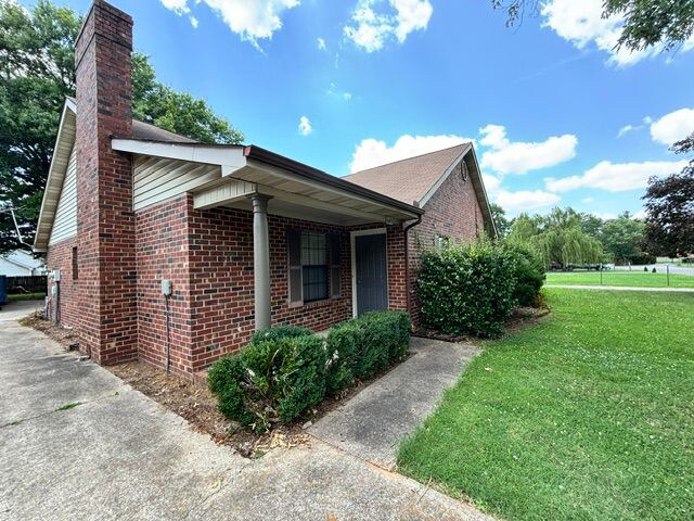 Building Photo - 645 Lilly Ln