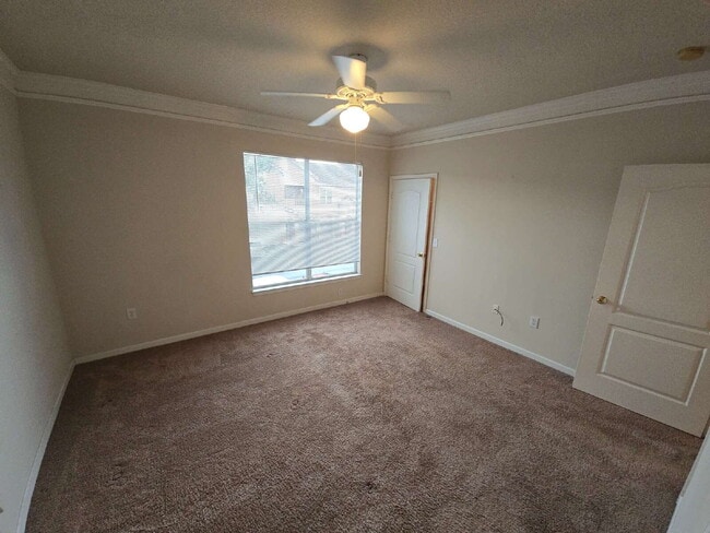 Building Photo - "Charming 1-Bedroom Condo Retreat in Tampa...