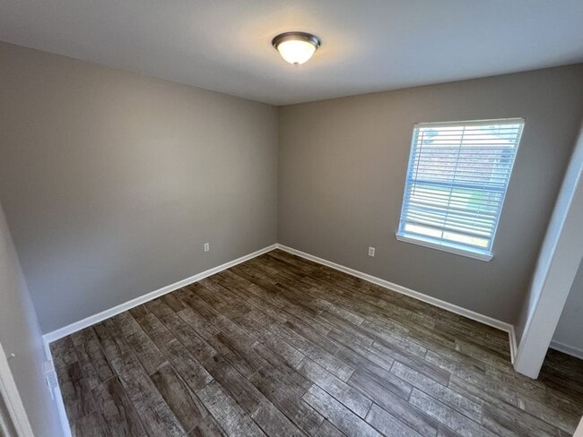 Building Photo - Charming 4-Bedroom Home with Large Backyar...