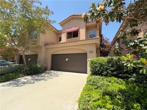 Building Photo - 2018 Villa Del Lago Dr