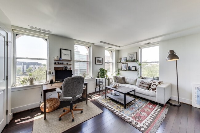Building Photo - 1461 Girard St NW