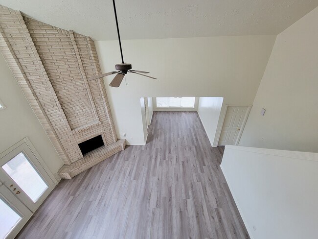 Building Photo - 2118 Creekshire Dr