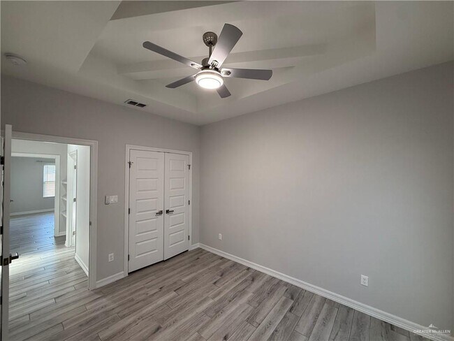 Building Photo - 19 E Comal Rd