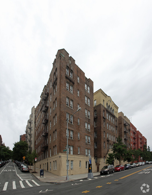 Primary Photo - 520 W 218th St