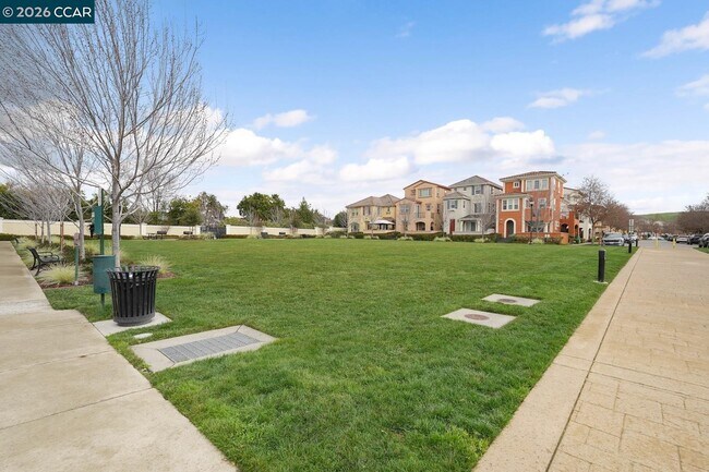 Building Photo - 207 Heligan Ln